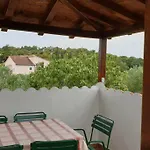 דירה Carevi Dvori יזרה